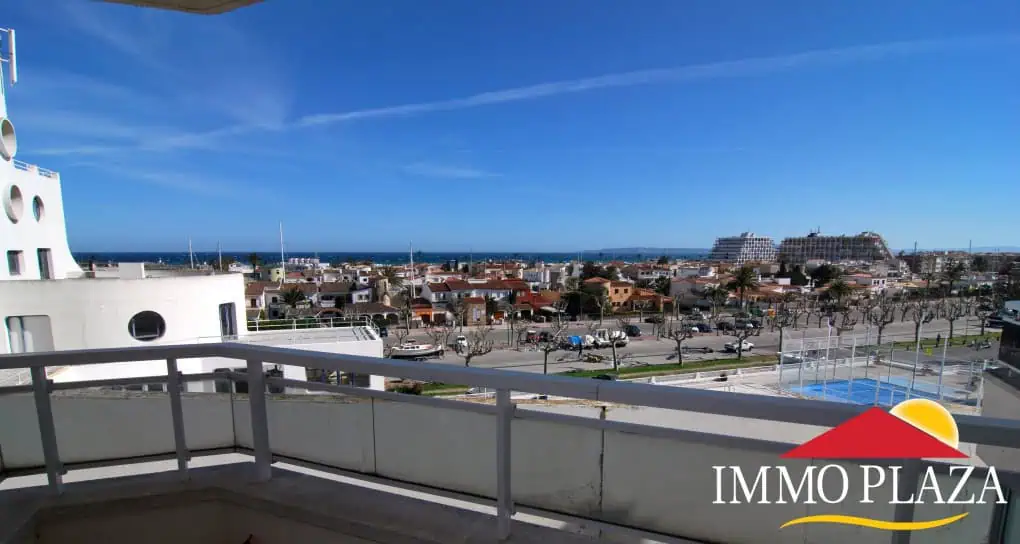 Charming apartment facing south with sea view in the center of Empuriabrava – Spain – photo 3