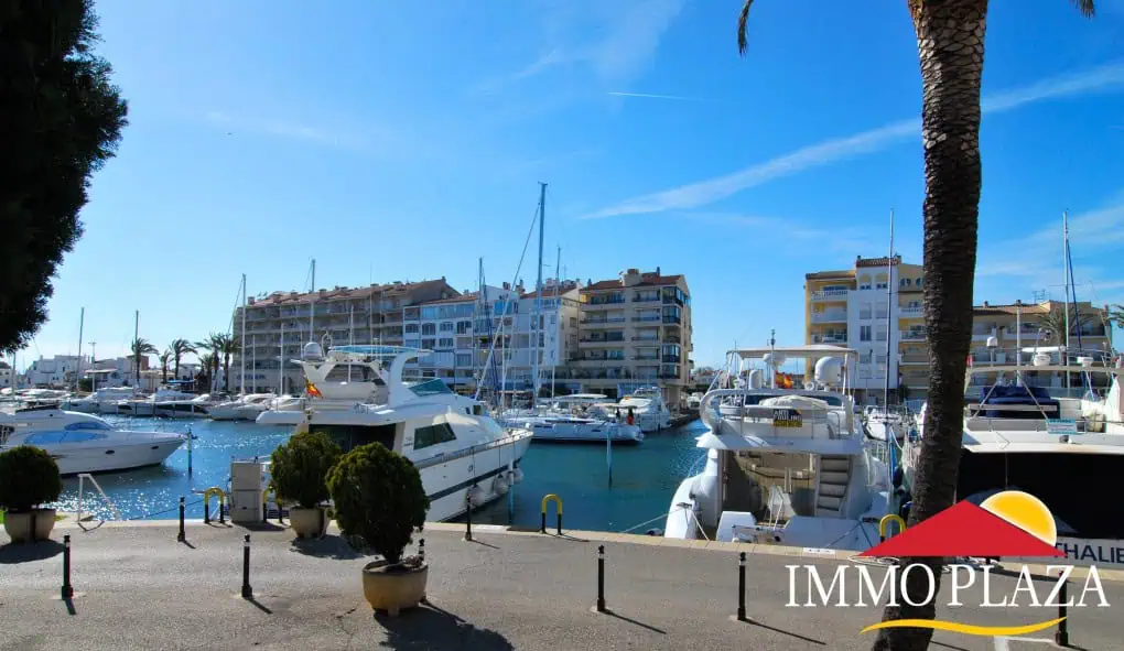 Charming apartment facing south with sea view in the center of Empuriabrava – Spain – photo 4