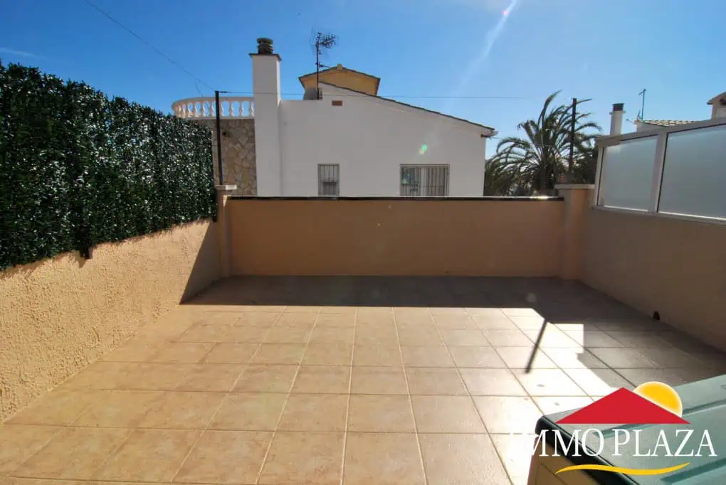 Apartment fully renovated with parking and a large south facing terrace in Empuriabrava – Costabrava – photo 3