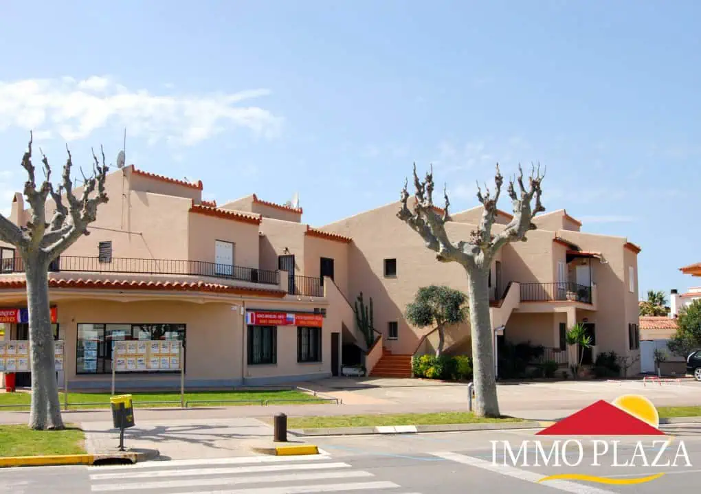Apartment fully renovated with parking and a large south facing terrace in Empuriabrava – Costabrava – photo 2