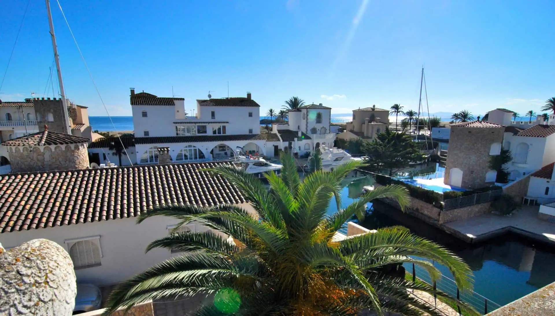 10062016175058_77 Beautiful fisherman house near the exit of the port of Empuriabrava – Bahia de Rosas