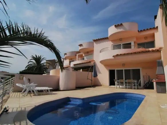 Sunny and modern equipped villa with pool and boat mooring (9×4 mtr) in Empuriabrava, Costa Brava