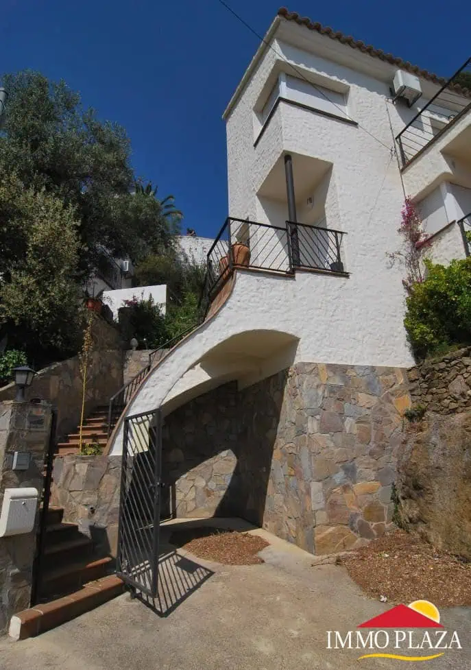 10092014134427_8968_IPV07 RESERVED: Beautiful villa with pool and garage overlooking the creek of Canyelles Petites – Roses – Costa Brava North – photo 5