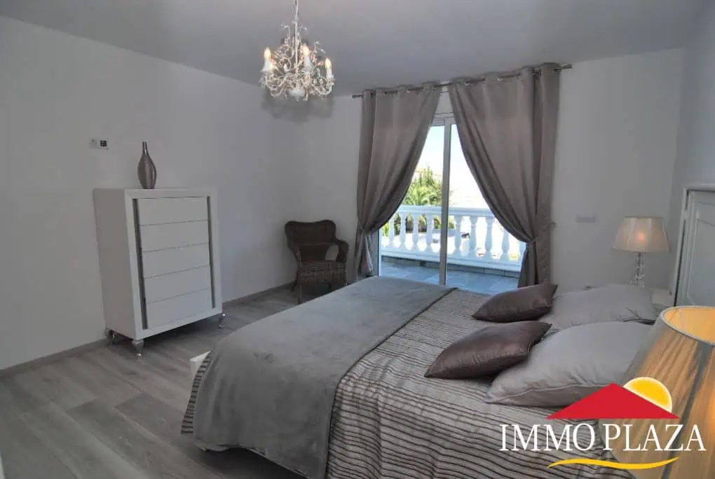 Beautiful villa with 5 bedrooms and pool on the canals of the Marina Ampuriabrava – Costa Brava North – photo 4