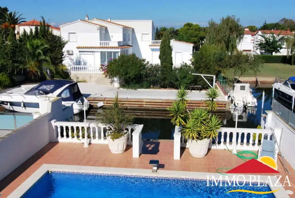 Beautiful villa with 5 bedrooms and pool on the canals of the Marina Ampuriabrava – Costa Brava North – photo 2