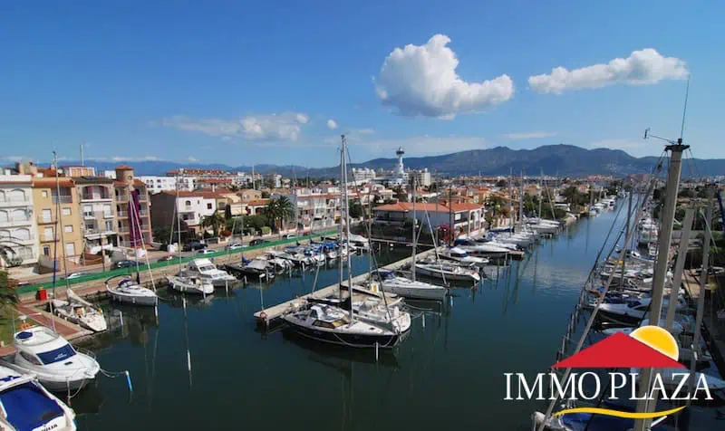 Duplex apartment with fantastic sea and canal views, in front of the beach and close to the center of Empuriabrava – Costa Brava – photo 28