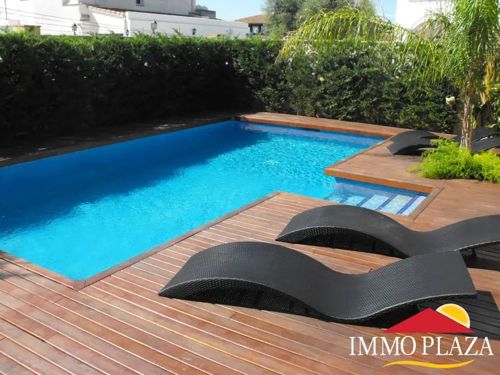 Contemporary villa with 2 studios, swimming pool and mooring 25m, located in the main channel of Empuriabrava – Costabrava – photo 3