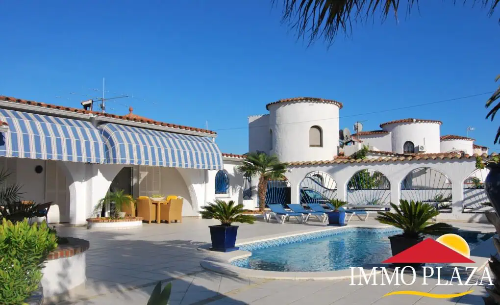 Beautiful all ground floor property near a port, south facing, located in Empuriabrava – Catalunya – photo 2