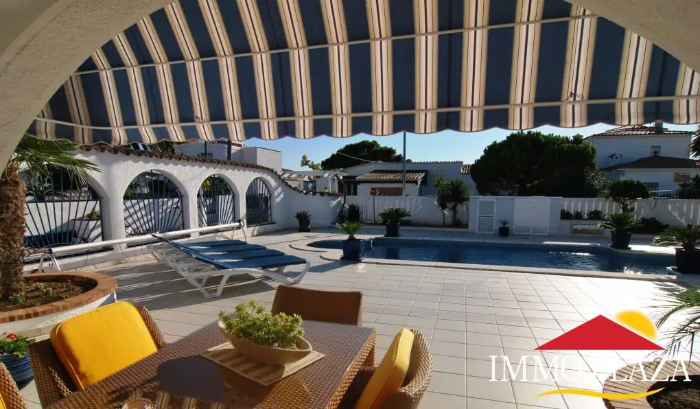 Beautiful all ground floor property near a port, south facing, located in Empuriabrava – Catalunya – photo 5