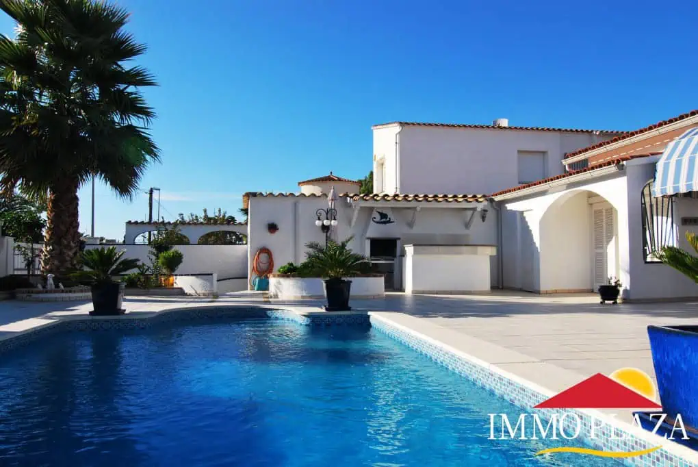 Beautiful all ground floor property near a port, south facing, located in Empuriabrava – Catalunya – photo 6