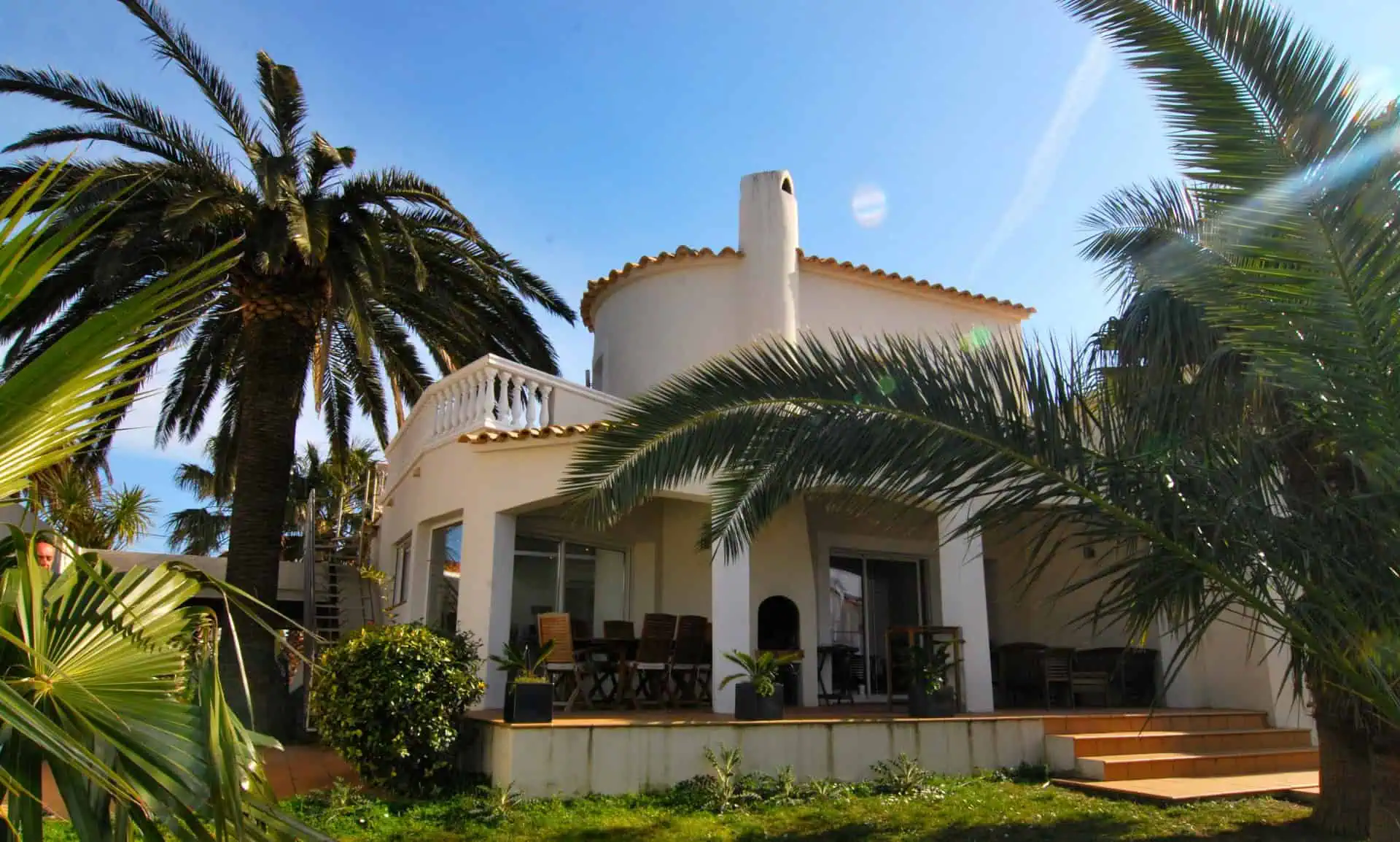 12032015180246_96 Contemporary villa with 2 studios, swimming pool and mooring 25m, located in the main channel of Empuriabrava – Costabrava
