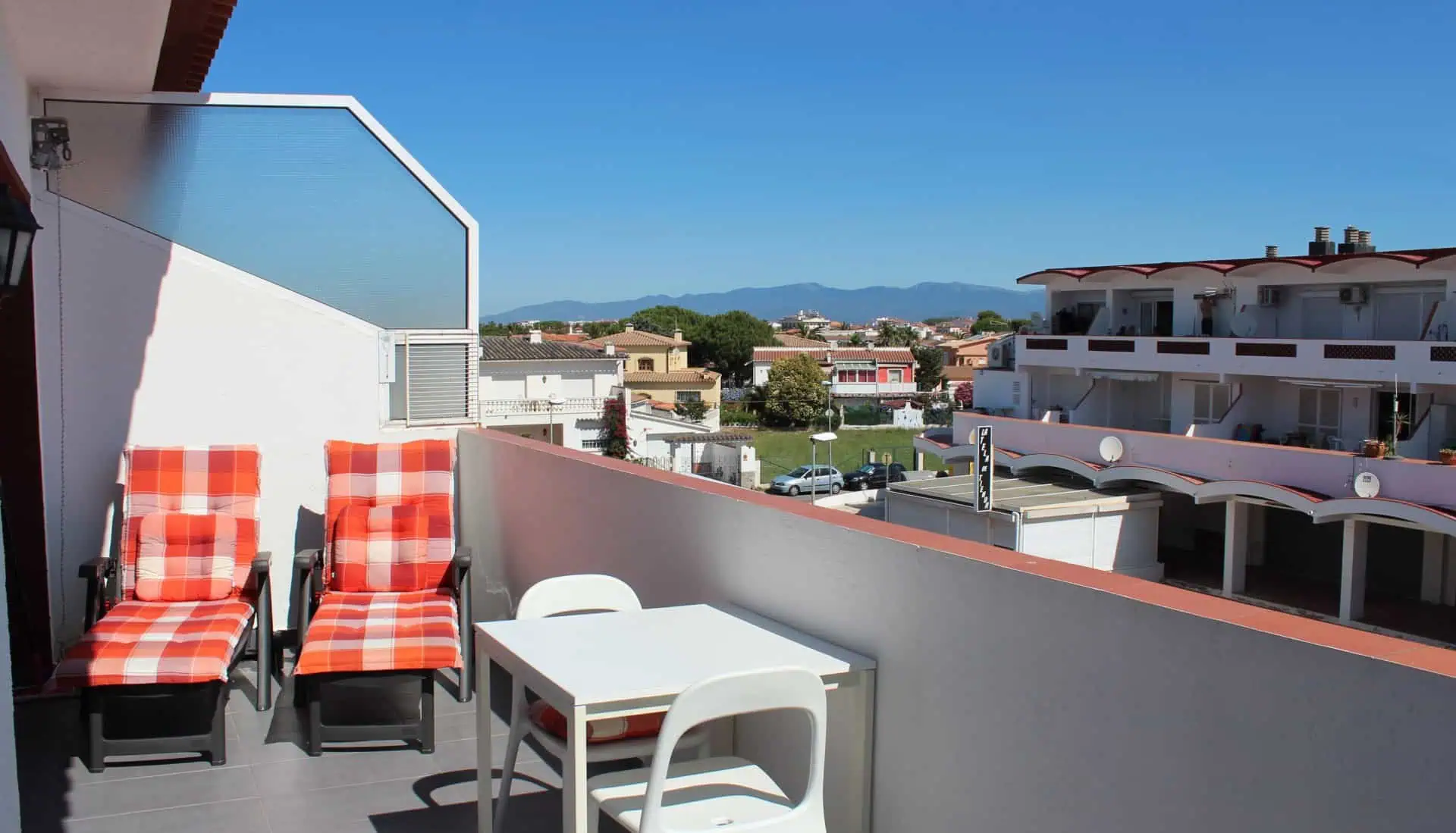 Modern apartment (78m2), 2 bedrooms, 5 min walk from the beach – Center Empuriabrava – Costa Brava