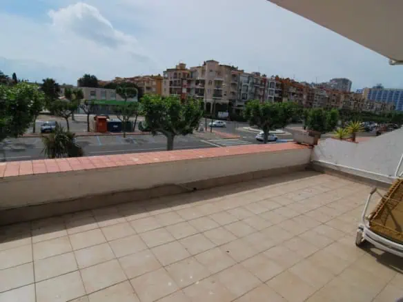 Spacious and sunny apartment at 150mtr from the beach of Empuriabrava – Costa Brava