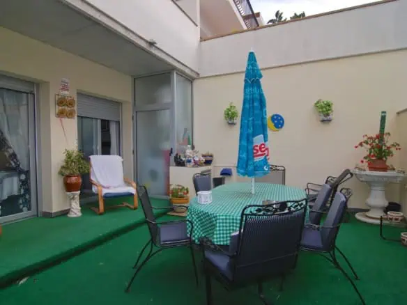 Apartment with 3 bedrooms and a large terrace of 25m2, in the center of Roses – Costa Brava