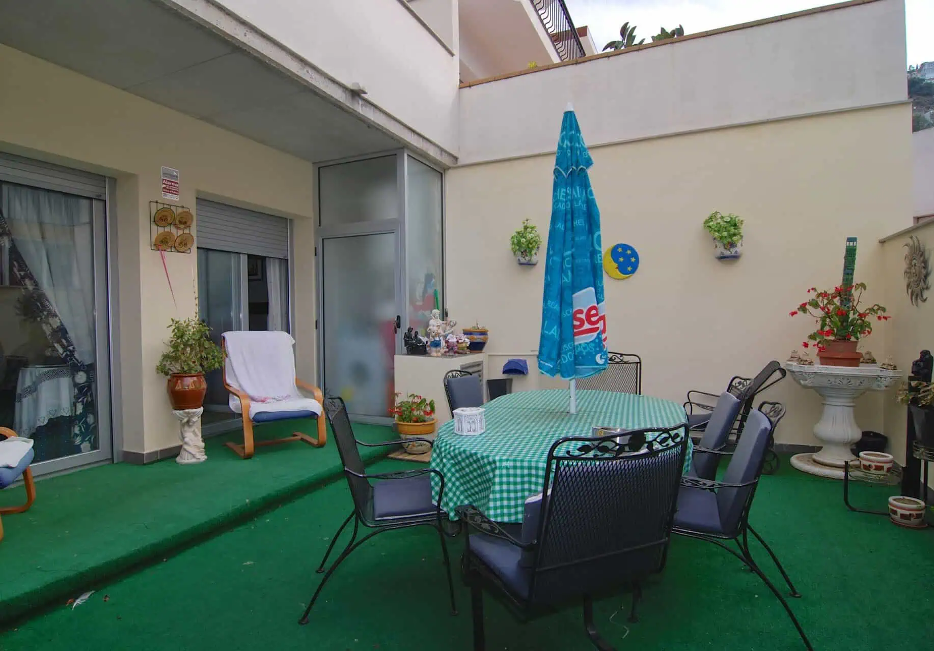 Apartment with 3 bedrooms and a large terrace of 25m2, in the center of Roses – Costa Brava