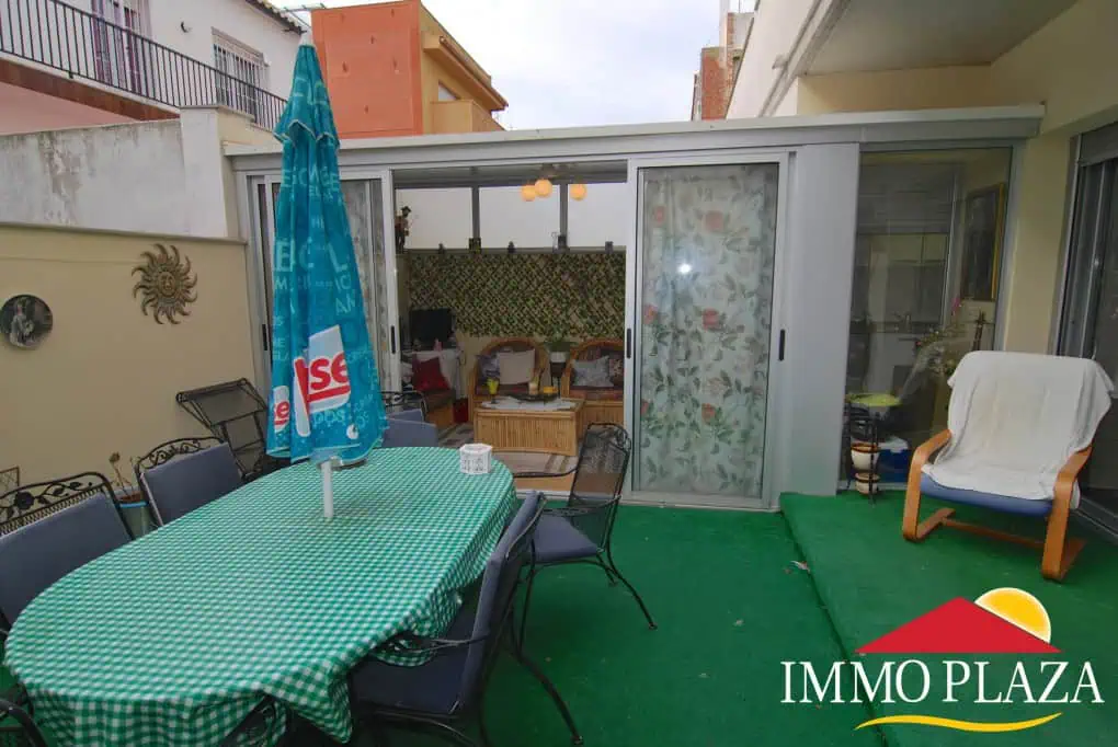 Apartment with 3 bedrooms and a large terrace of 25m2, in the center of Roses – Costa Brava – photo 3