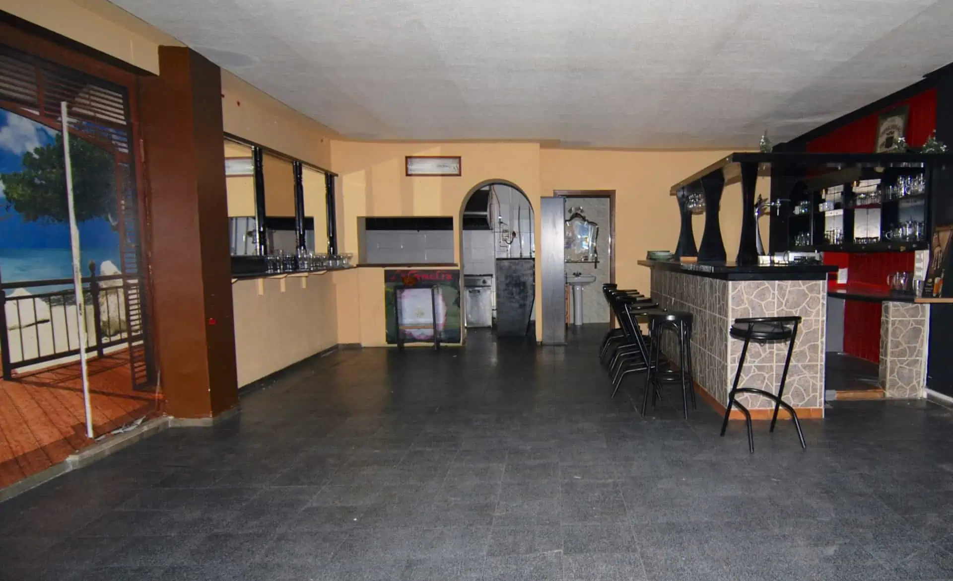 14012016152517_168 Leasehold with walls for sale: Restaurant – Bar in the center of Roses – Costa Brava North