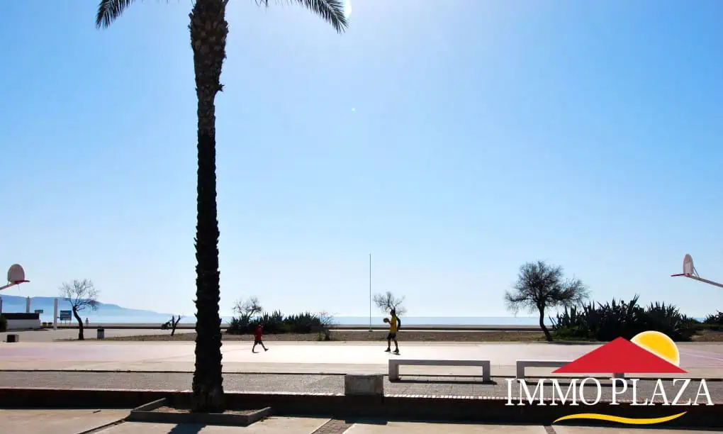 Beautiful apartment in the second line, 2 terraces and private parking in Empuriabrava in the Bay of Roses – photo 2