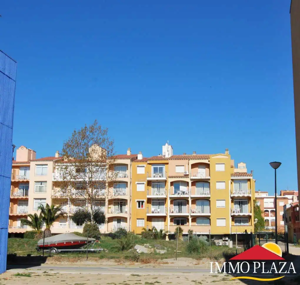14042015173037_1089_IPA54 Beautiful apartment in the second line, 2 terraces and private parking in Empuriabrava in the Bay of Roses – photo 3