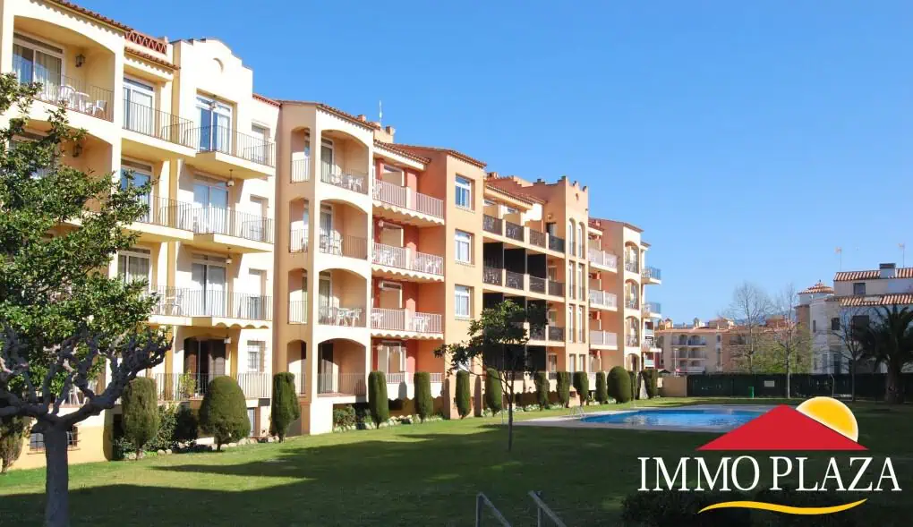 Beautiful apartment in the second line, 2 terraces and private parking in Empuriabrava in the Bay of Roses – photo 5
