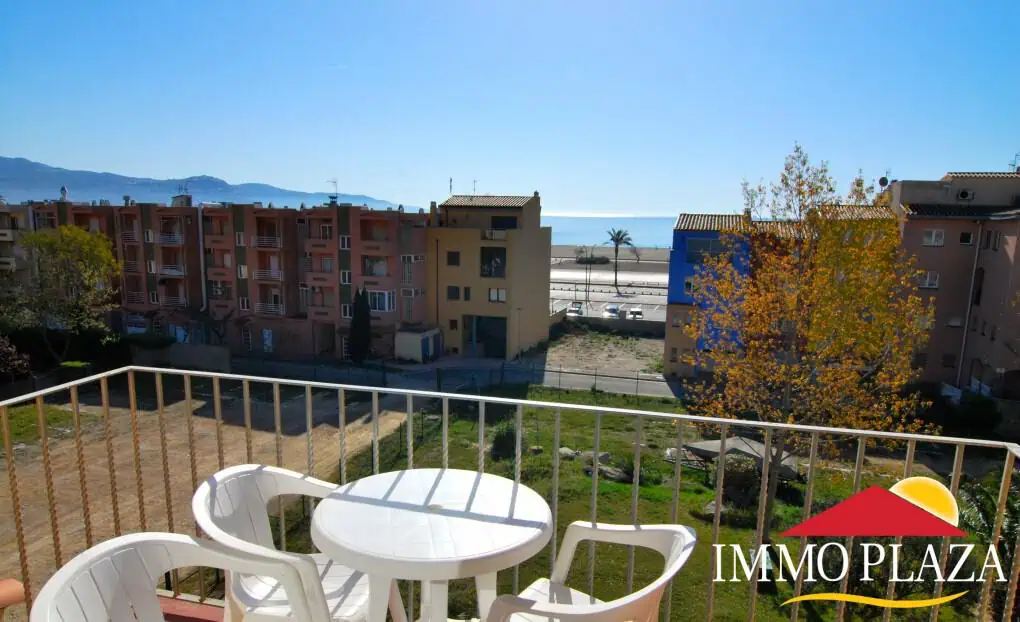 Beautiful apartment in the second line, 2 terraces and private parking in Empuriabrava in the Bay of Roses – photo 4