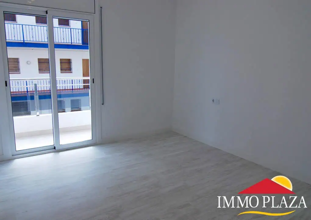 Fully renovated apartment in 2nd line of sea, terrace of 34m2 and private parking – Roses – Santa Margarita – photo 5