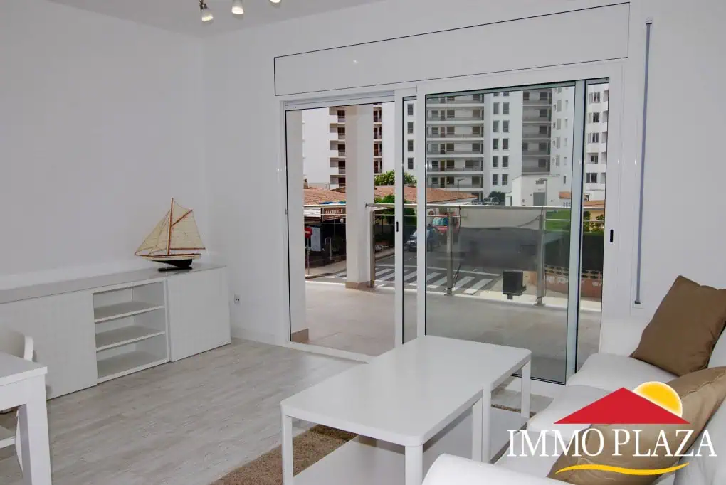 Fully renovated apartment in 2nd line of sea, terrace of 34m2 and private parking – Roses – Santa Margarita – photo 2