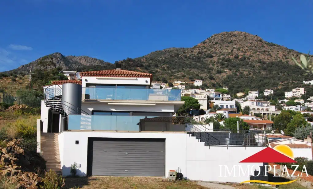 Modern Villa with sea view on the bay of Rosas at the Cap de Creus Natural Park – Costa Brava – photo 2