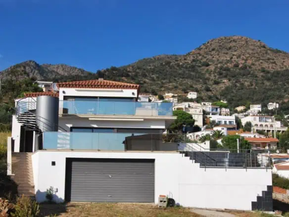Modern Villa with sea view on the bay of Rosas at the Cap de Creus Natural Park – Costa Brava