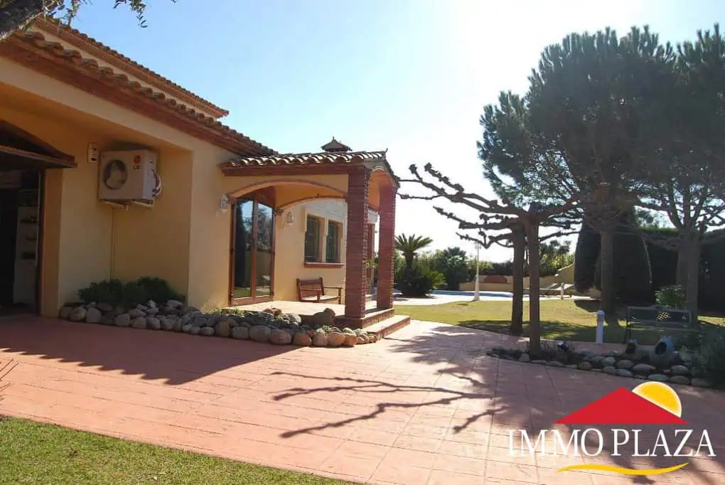 Spacious villa on a plot of 1.225m2 facing south, on the Golf Peralada – Costa Brava – photo 53