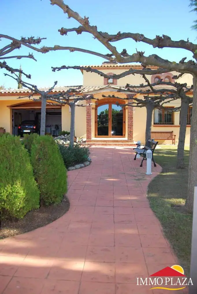 Spacious villa on a plot of 1.225m2 facing south, on the Golf Peralada – Costa Brava – photo 9