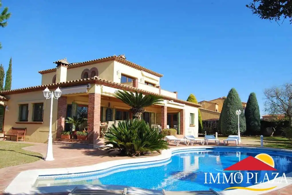 Spacious villa on a plot of 1.225m2 facing south, on the Golf Peralada – Costa Brava – photo 6