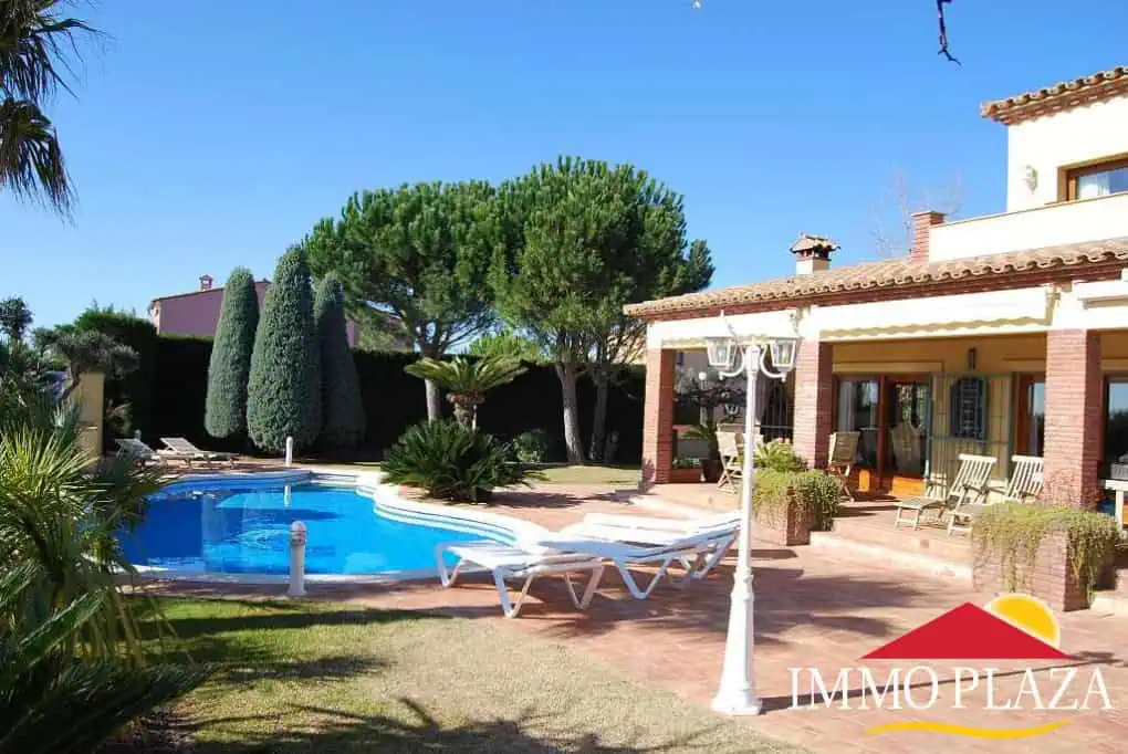 Spacious villa on a plot of 1.225m2 facing south, on the Golf Peralada – Costa Brava – photo 20