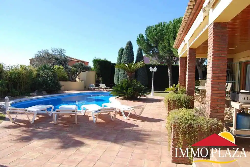 Spacious villa on a plot of 1.225m2 facing south, on the Golf Peralada – Costa Brava – photo 21