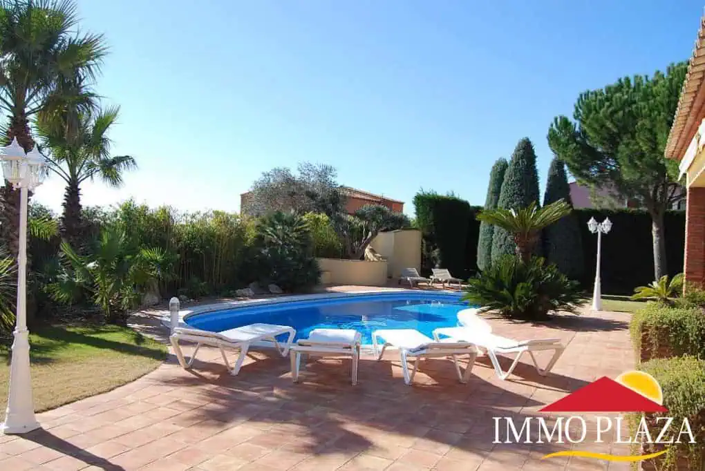 Spacious villa on a plot of 1.225m2 facing south, on the Golf Peralada – Costa Brava – photo 48