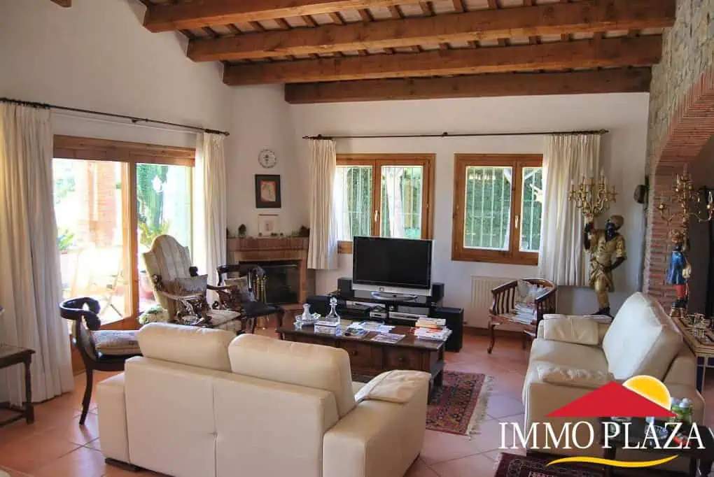 Spacious villa on a plot of 1.225m2 facing south, on the Golf Peralada – Costa Brava – photo 2