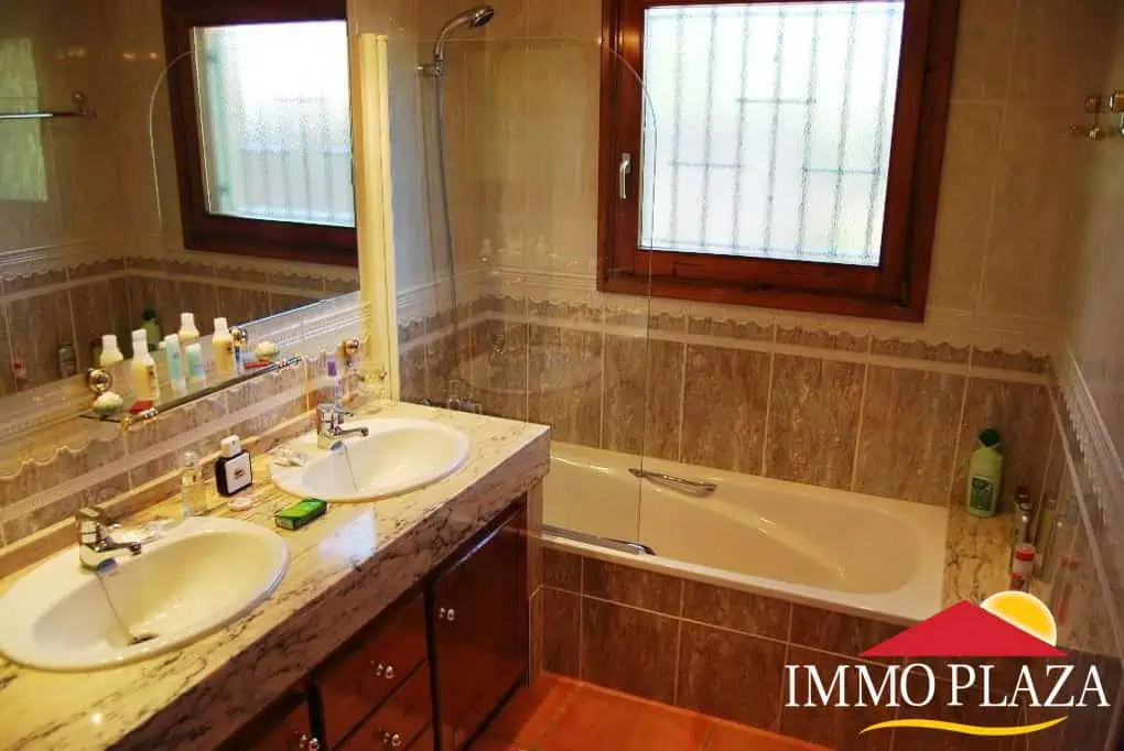 Spacious villa on a plot of 1.225m2 facing south, on the Golf Peralada – Costa Brava – photo 28