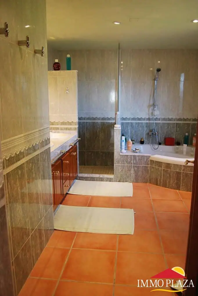 Spacious villa on a plot of 1.225m2 facing south, on the Golf Peralada – Costa Brava – photo 31