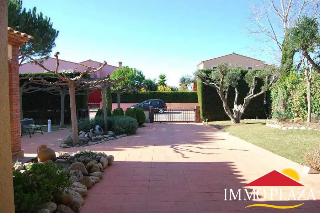 Spacious villa on a plot of 1.225m2 facing south, on the Golf Peralada – Costa Brava – photo 8
