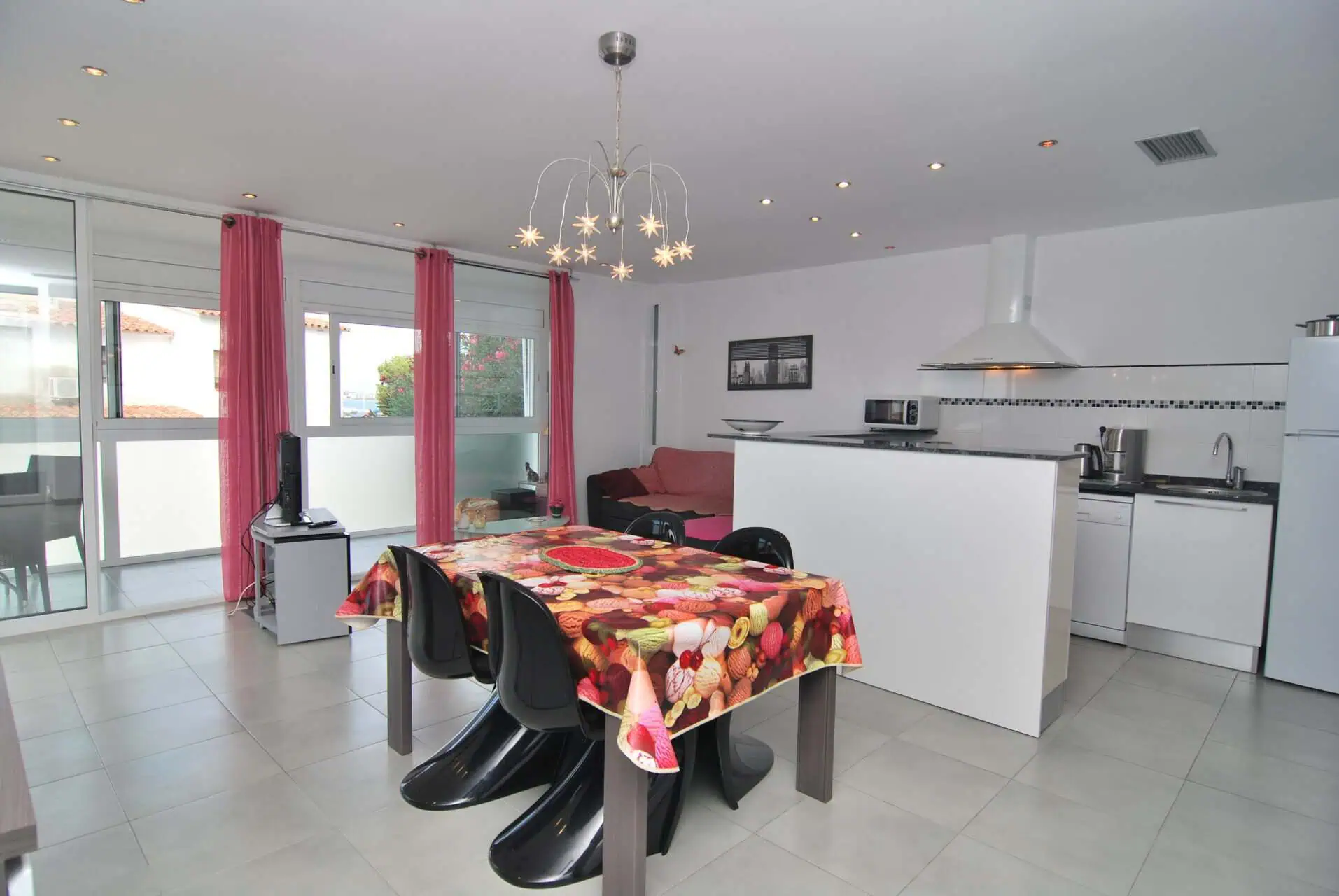 15042016103826_140 Second line of the sea, in a small building, modern apartment with an independent studio and private parking, in Roses – Spain