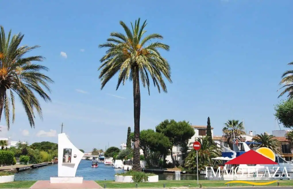 Beautiful holiday apartment close to the beach and center of Empuriabrava with south facing terrace – photo 5