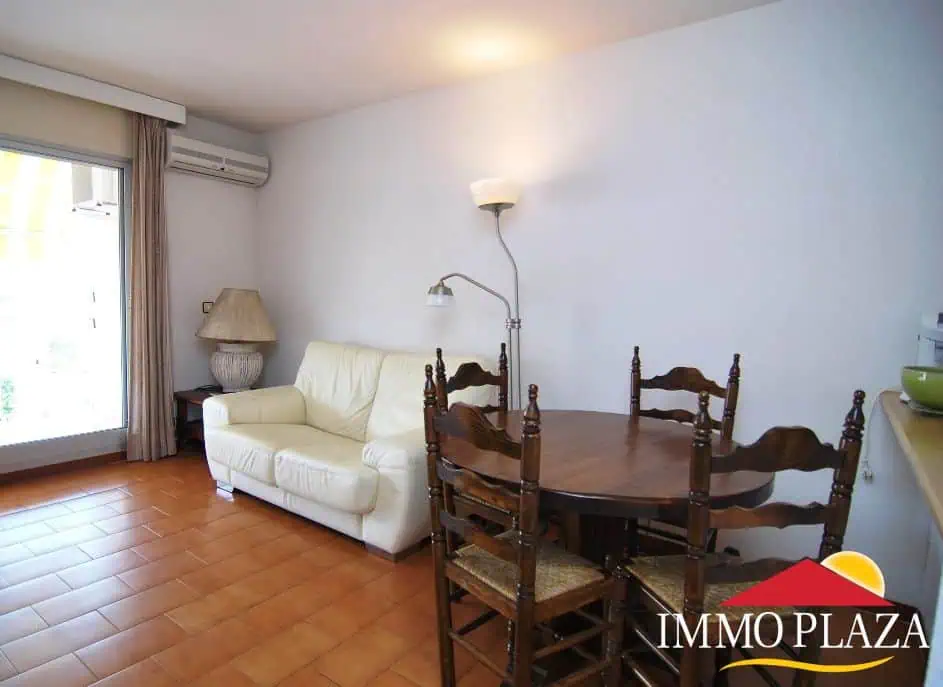 Beautiful holiday apartment close to the beach and center of Empuriabrava with south facing terrace – photo 3