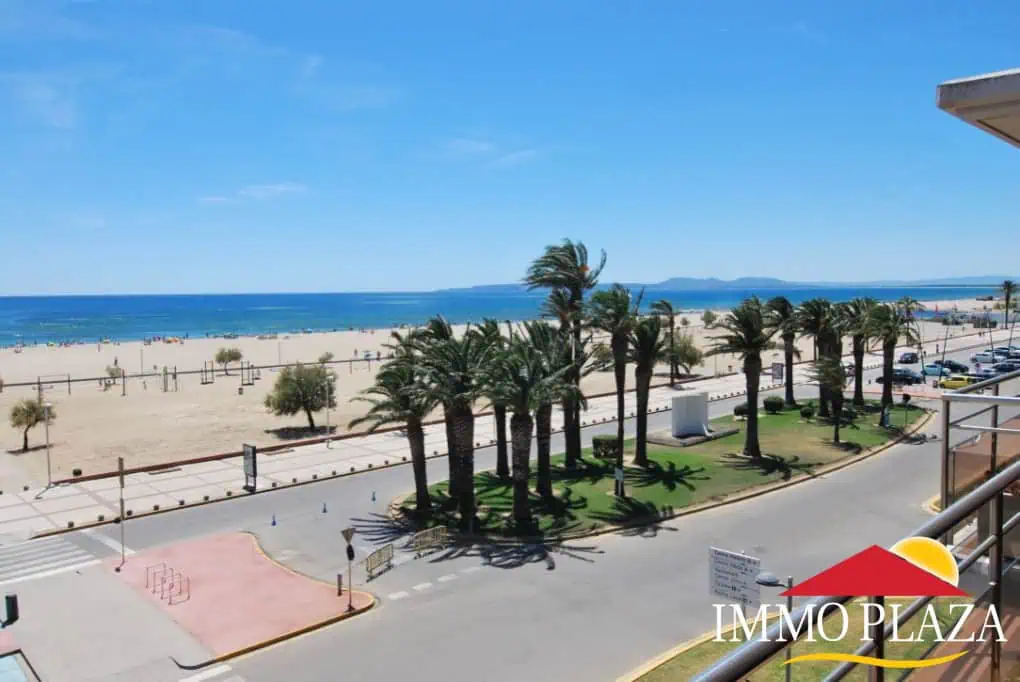 RESERVED: Penthouse in sea front with a large terrace and a private garage – Empuriabrava – Costa Brava North – photo 4