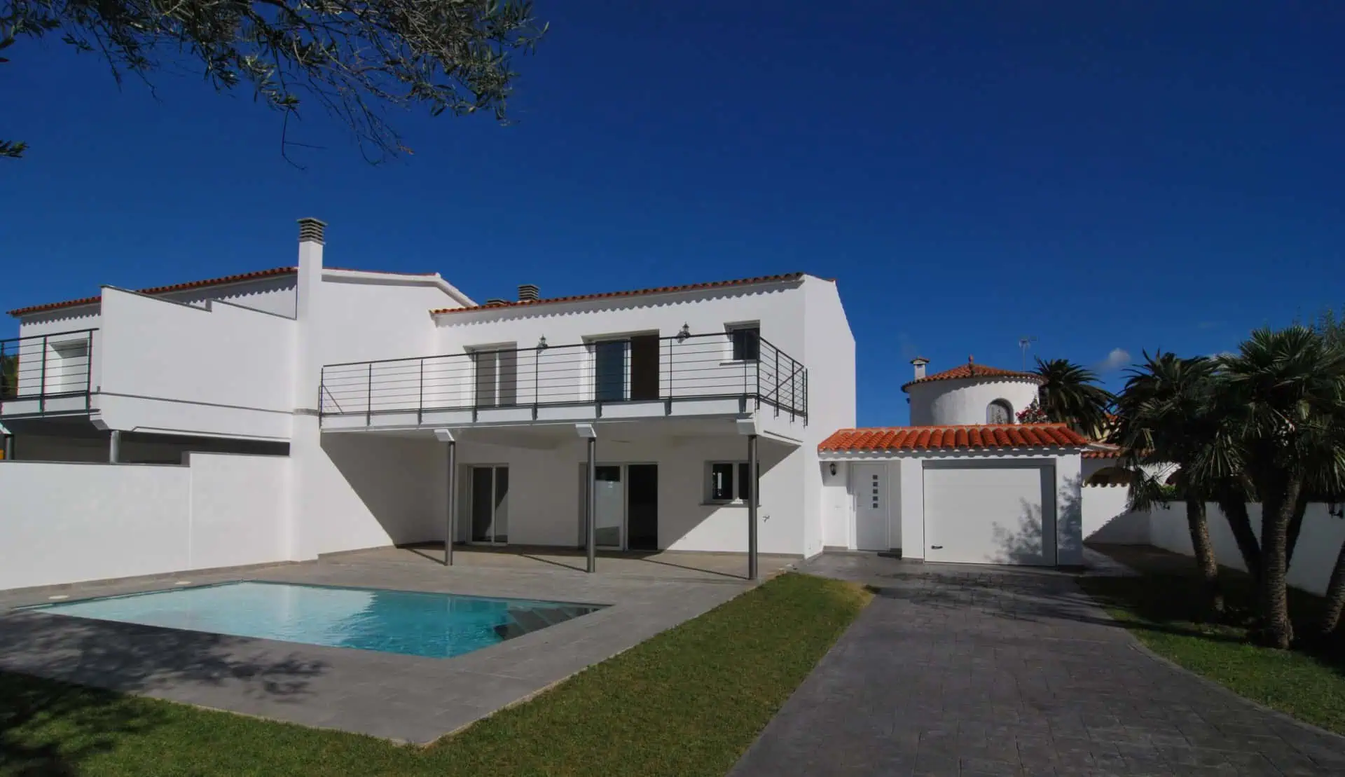 15112014115324_68 Modern house with pool and garden near the Port-Alberes Peni and shops in Empuriabrava