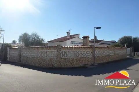 Renovated Villa with 2 bedrooms, 1 independent suite and a pool – Empuriabrava – Catalonia – Spain – photo 2