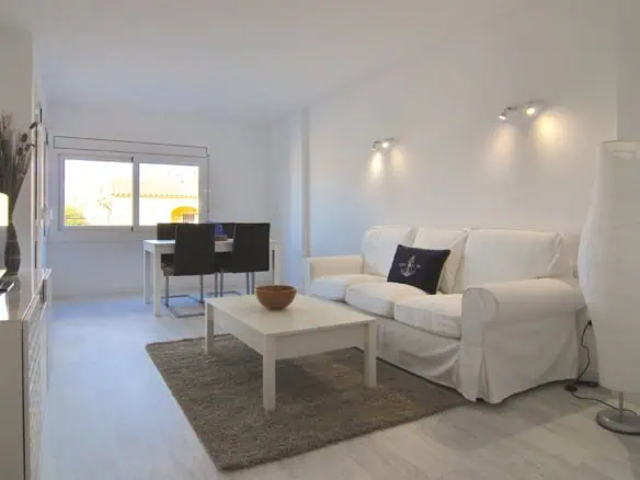 Fully renovated apartment in the city center, 2min walk from the beach of Empuriabrava – Costa Brava