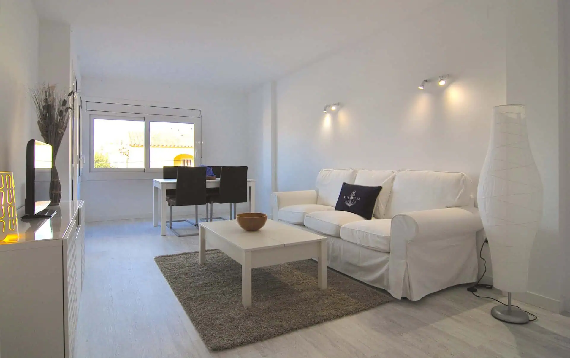 Fully renovated apartment in the city center, 2min walk from the beach of Empuriabrava – Costa Brava
