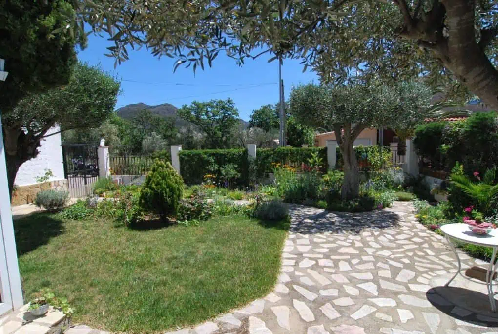 Spacious villa with guest house in the Bay of Rosas – photo 3