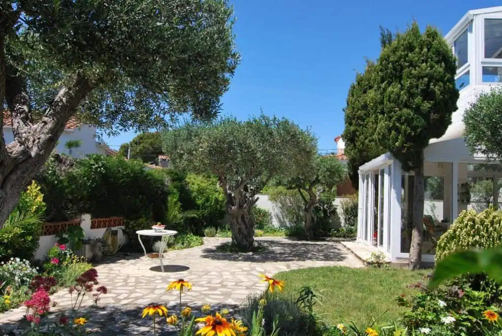 Spacious villa with guest house in the Bay of Rosas – photo 4