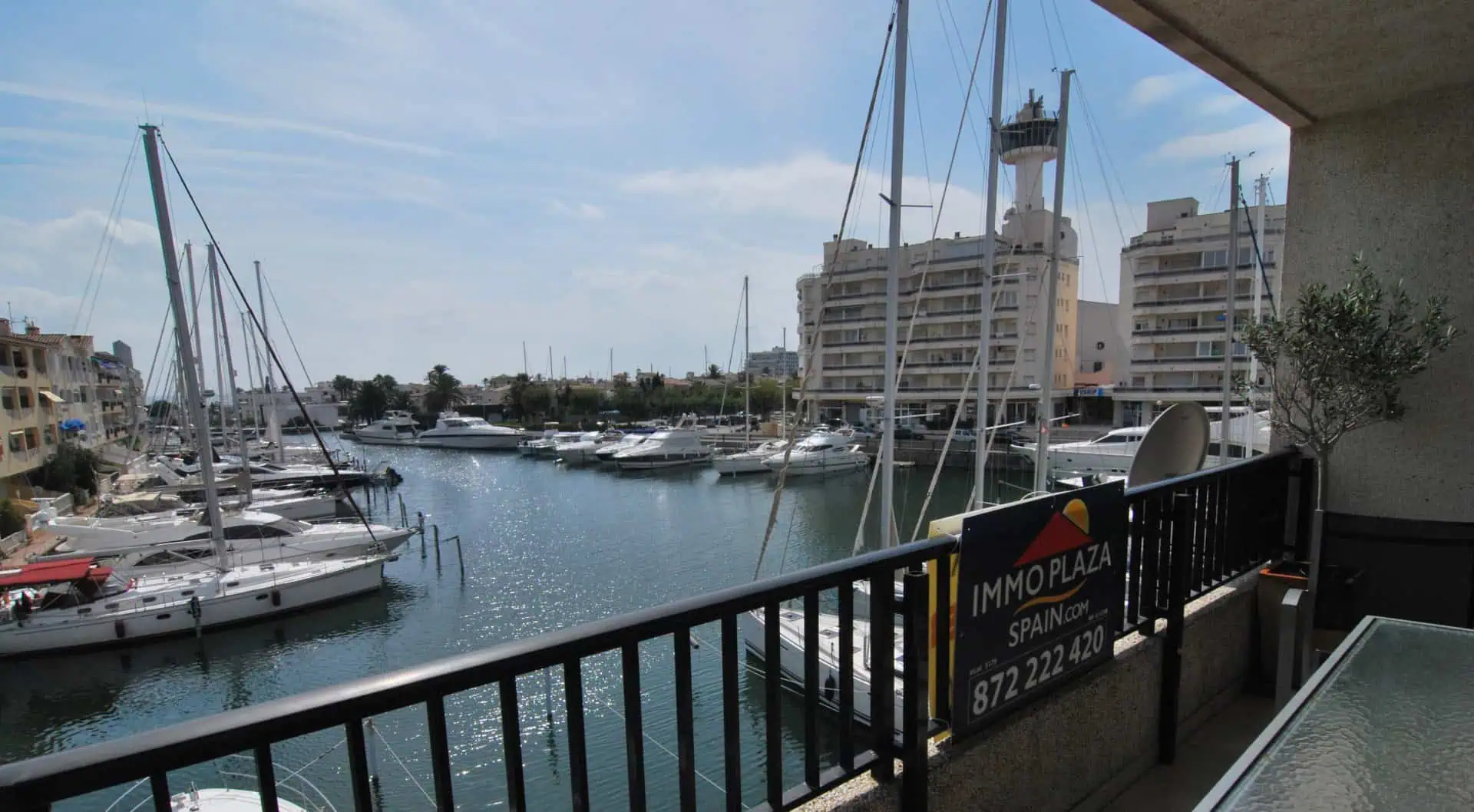17092014170738_46 Bright and luxurious apartment overlooking two harbors of Empuriabrava – Costa Brava